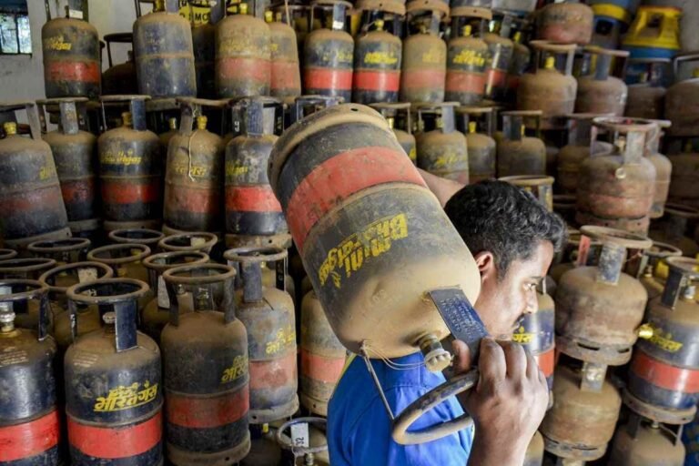 LPG Crisis: कॉमर्शियल LPG के बढ़े कोटे का लाभ लेने के लिए होटल-रेस्टोरेंट वालों को पूरी करनी होंगी ये शर्तें