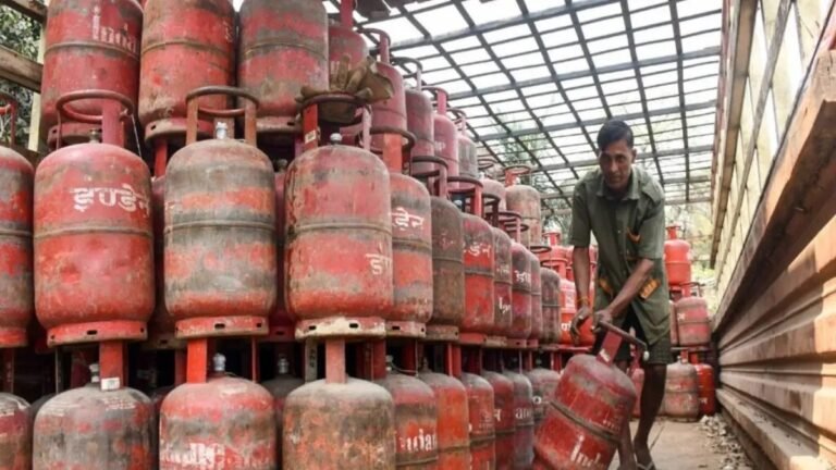 LPG Delivery New Rule : LPG डिलीवरी का नया नियम लागू, सिलेंडर लेते समय अब ये नंबर बताना होगा अनिवार्य, वरना नहीं मिलेगी गैस