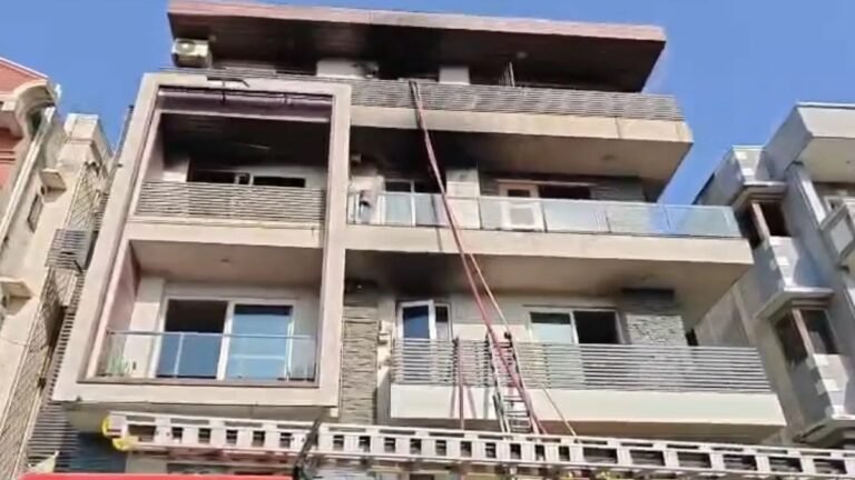 Delhi Vivek Vihar Fire: दिल्ली के विवेक विहार में भीषण आग का तांडव, 9 लोगों की दर्दनाक मौत, शव देख मर्द-औरत की पहचान भी मुश्किल