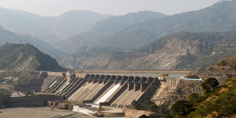 पहलगाम हमले की कीमत चुका रहा पाकिस्तान, एक साल बाद भी बंद हैं बगलीहार डैम के सभी गेट… VIDEO