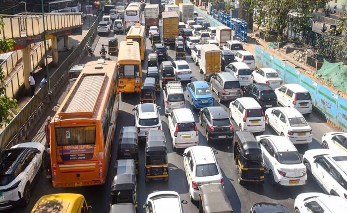 Traffic Challan Alert: अब नहीं चलेगी लापरवाही… ट्रैफिक चालान बकाया होने पर DL और RC हो सकते हैं ब्लॉक, घर बैठे ऐसे करें ऑनलाइन पेमेंट